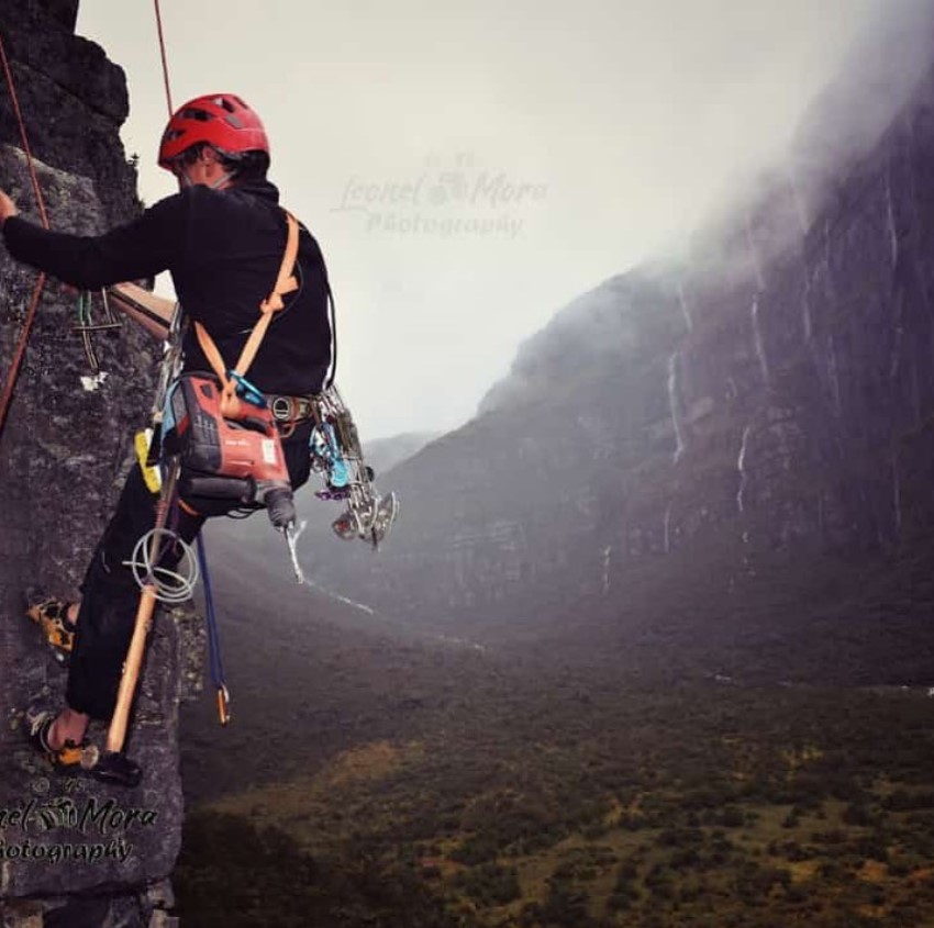 Apertura rutas de escalada